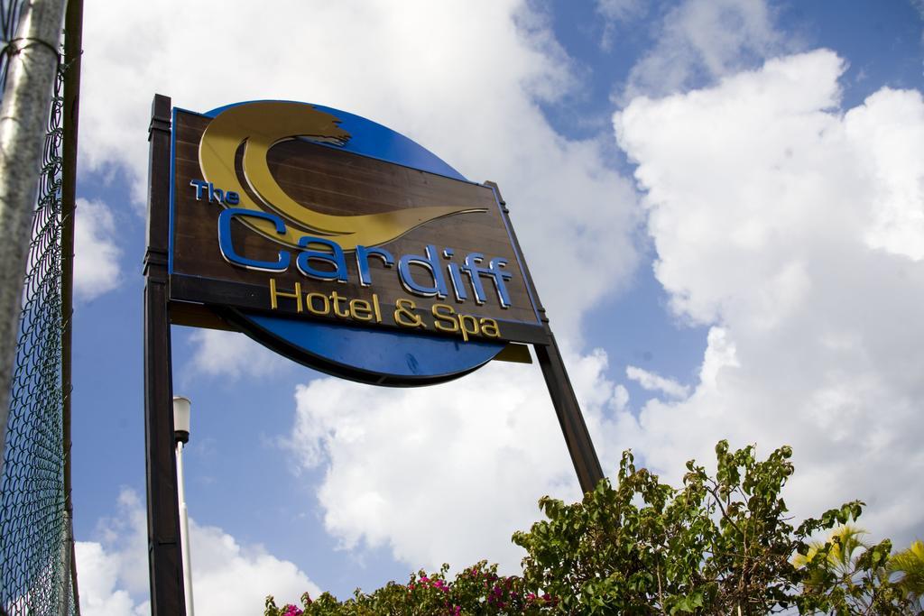 Cardiff Hotel And Spa Runaway Bay Exterior foto